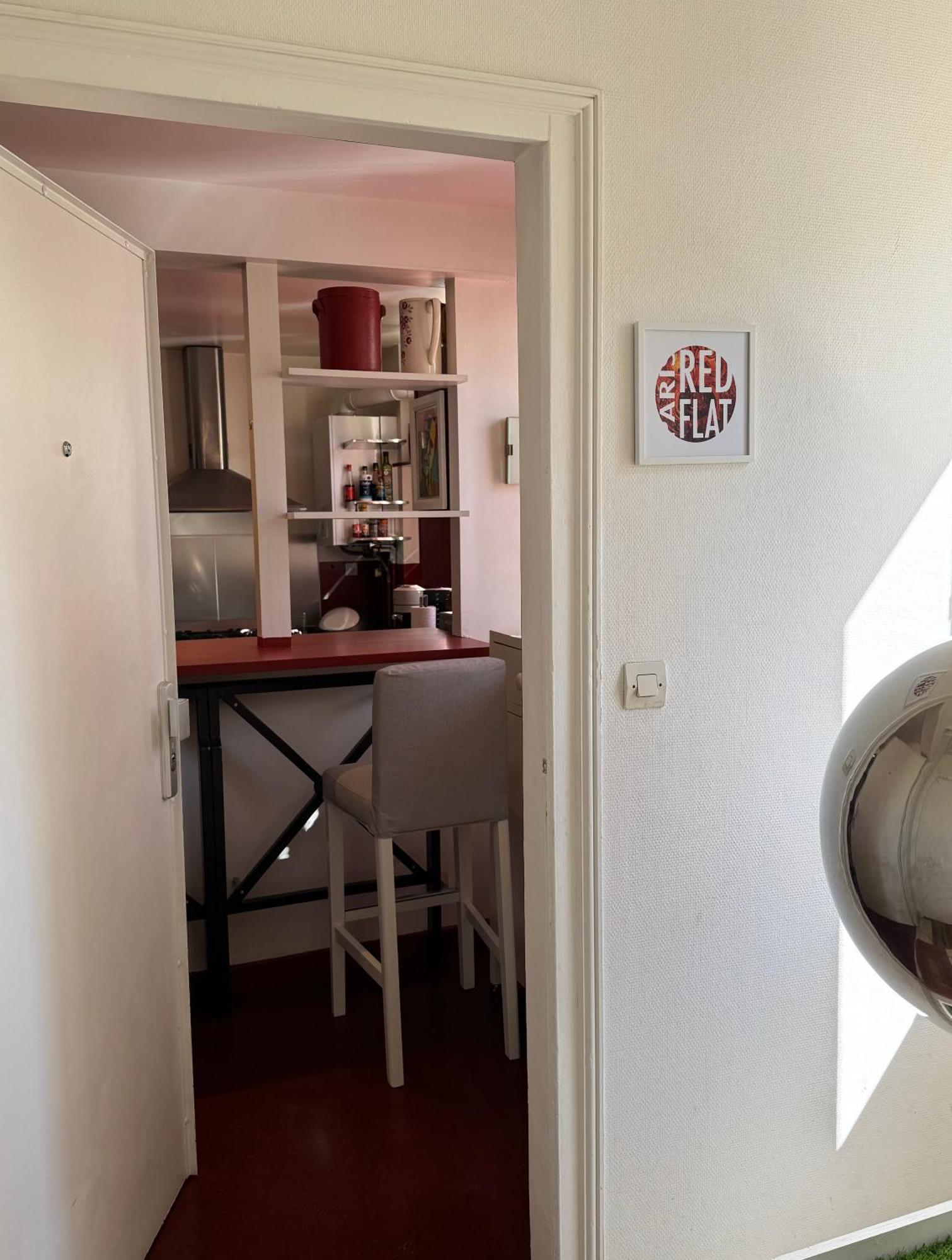 Apartment Red Flat