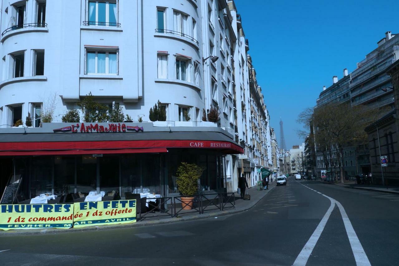 Red Flat Apartment *